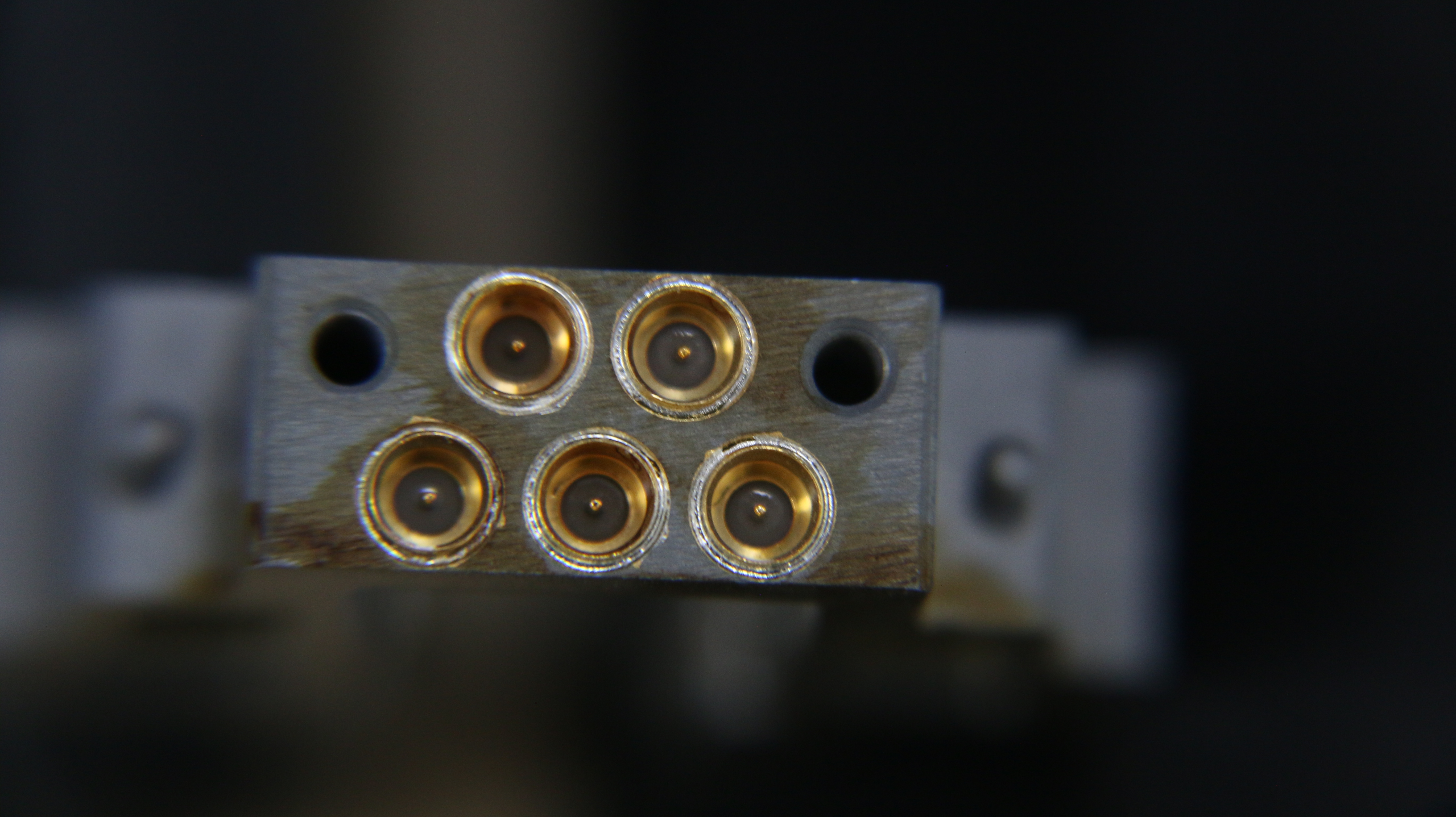 干冰洗殘留焊膏融化成的附著物 